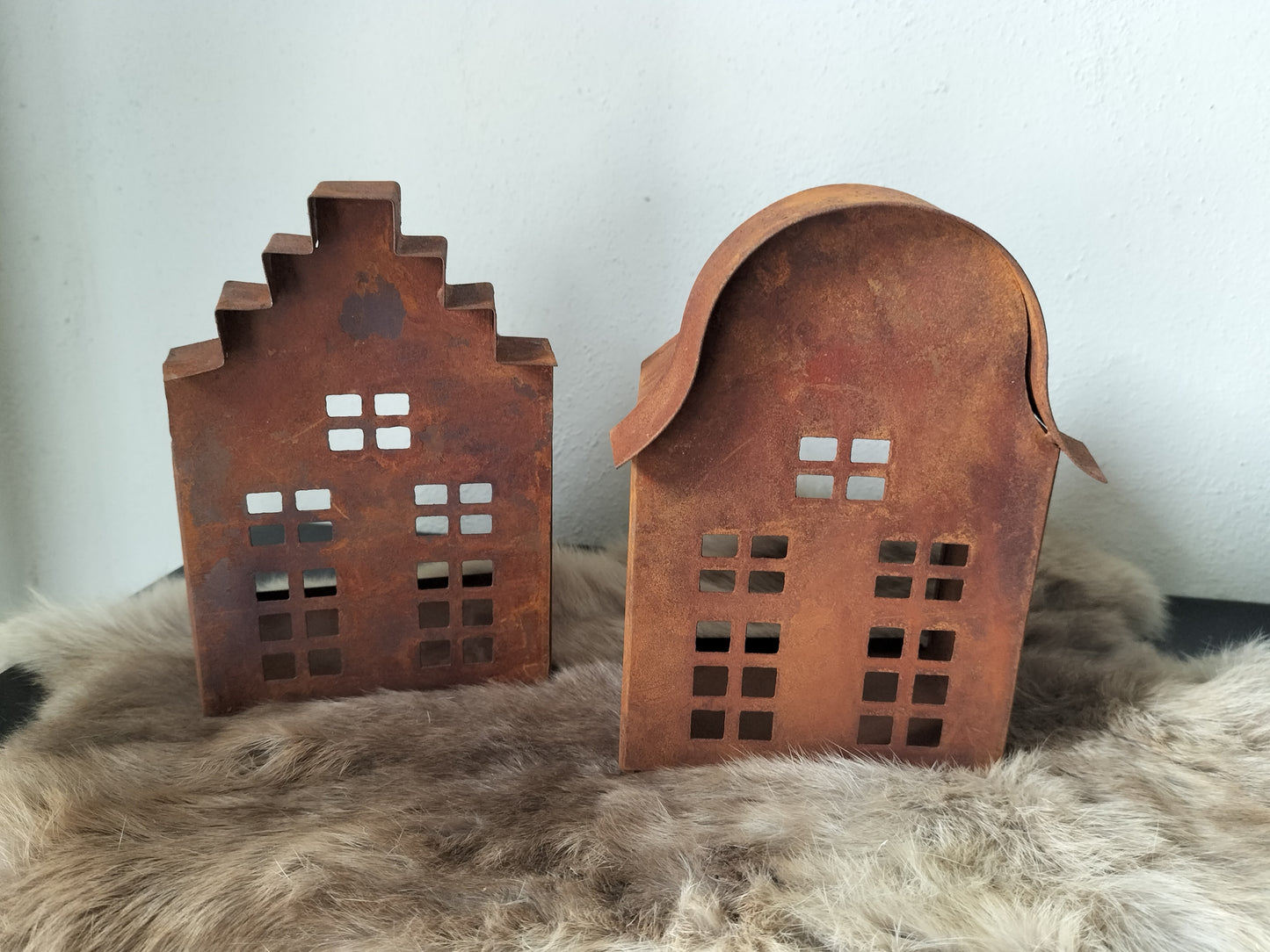 Set van 3 roestige huisjes