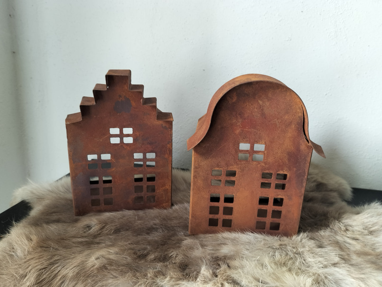 Set van 3 roestige huisjes