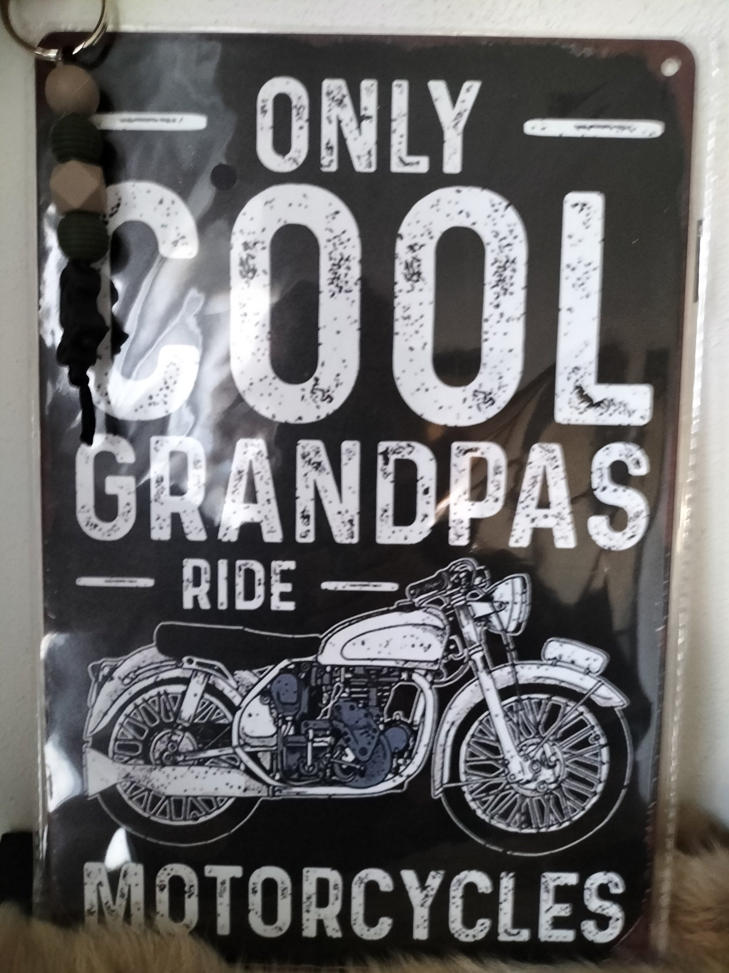 Metalen bord only cool grandpas ...