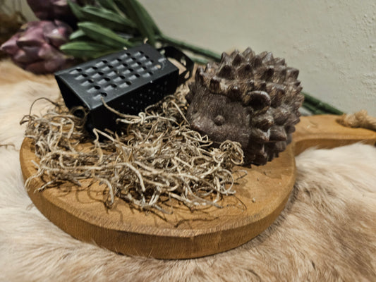 Geurblokje "egel" met raspje op plankje