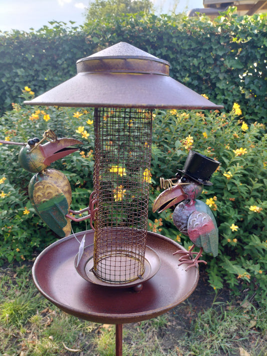 Stoere tuinsteker/ vogelvoederplaats