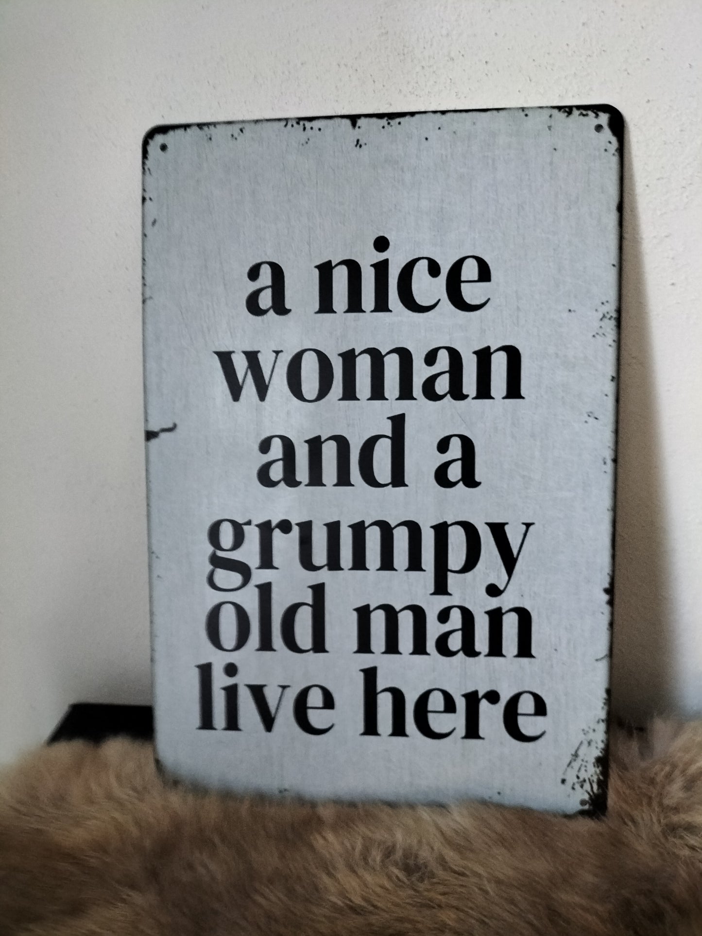 Metalen bord a nice lady....